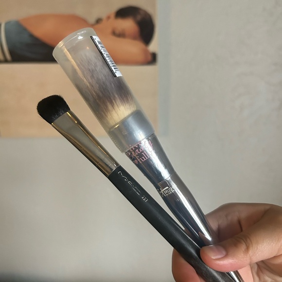Bundle of MAC 227 Brush and It Brush 225 - Picture 2 of 8